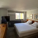 1506 - Blue Tree Towers